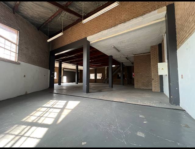 673M² WAREHOUSE FOR SALE IN HENNOPSPARK